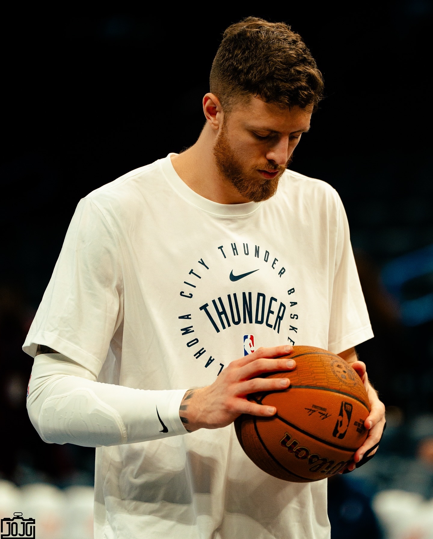 俄克拉荷马雷霆发布备战花絮；转会期绝杀压哨；德甲任务艰巨；赛程密集仍需轮换