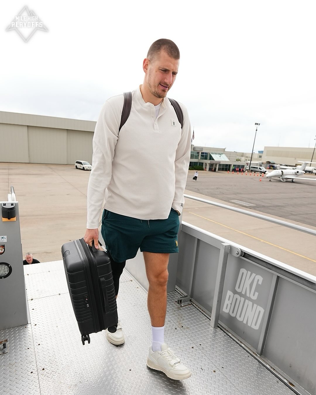 俄克拉荷马雷霆发布备战花絮；转会期绝杀压哨；德甲任务艰巨；赛程密集仍需轮换