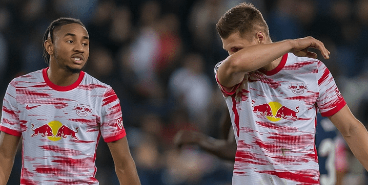 欧宝体育入口-费耶诺德训练开放日；今晨刷新队史纪录引欢呼；德甲在即；更衣室氛围转暖