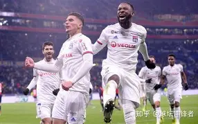 欧宝体育入口-窗口期里昂单刀错失：德国杯节点到来，赛场秩序良好，团队化学反应显著